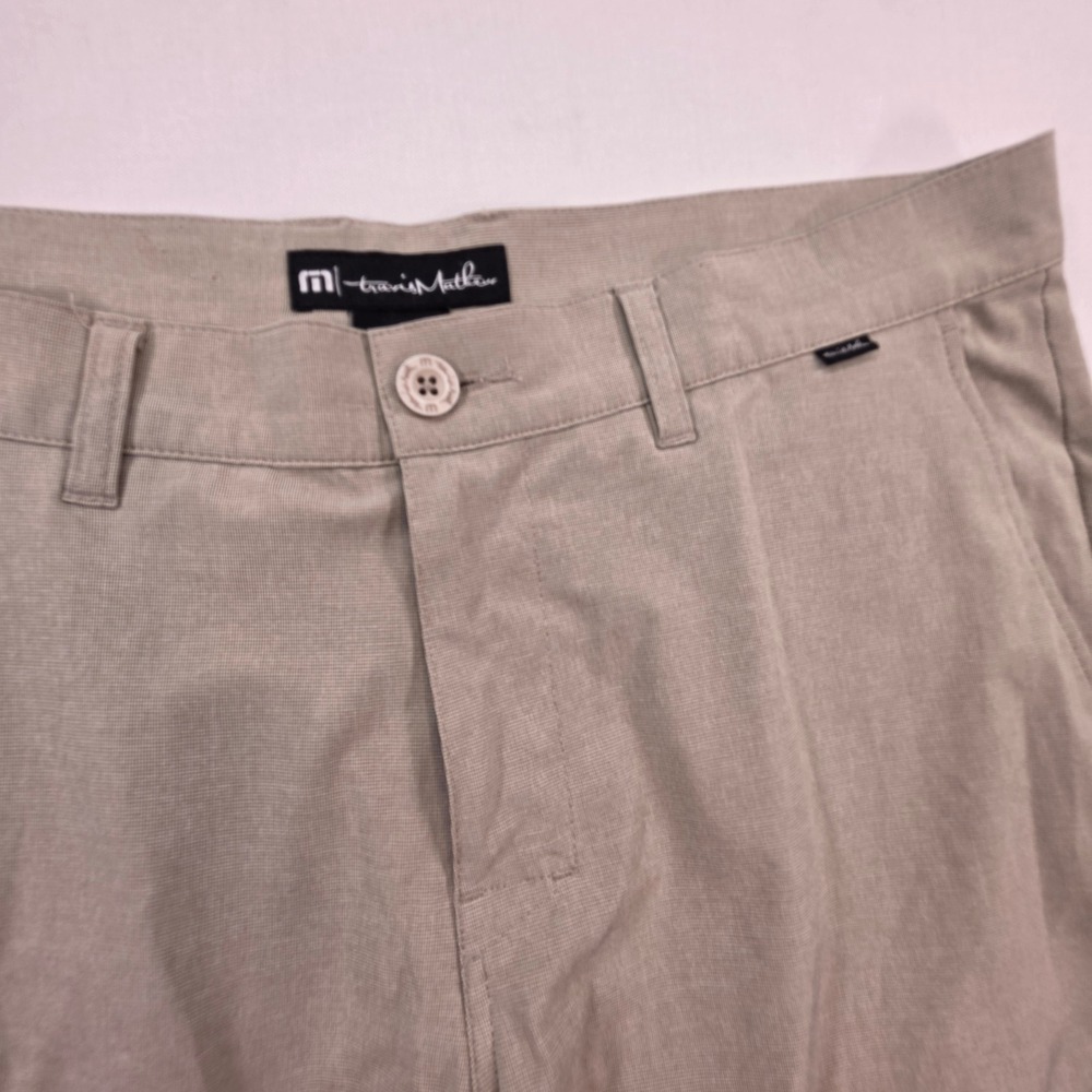 TravisMathew Mens Khaki Tan Performance Golf Shorts Size 34 Micro Texture